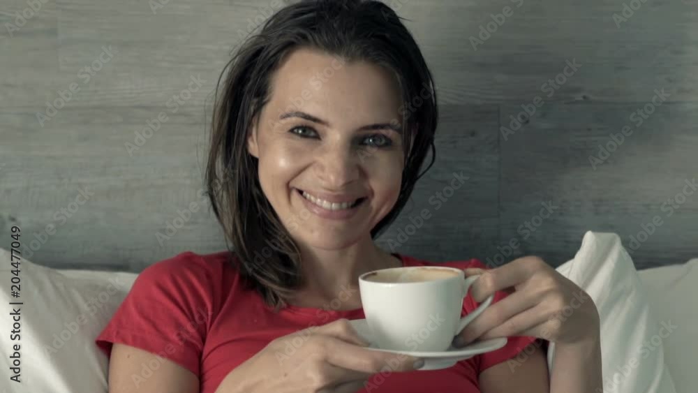 Portrait of happy woman drinking coffee in bed at home
Portrait of happy woman drinking coffee in bed at home