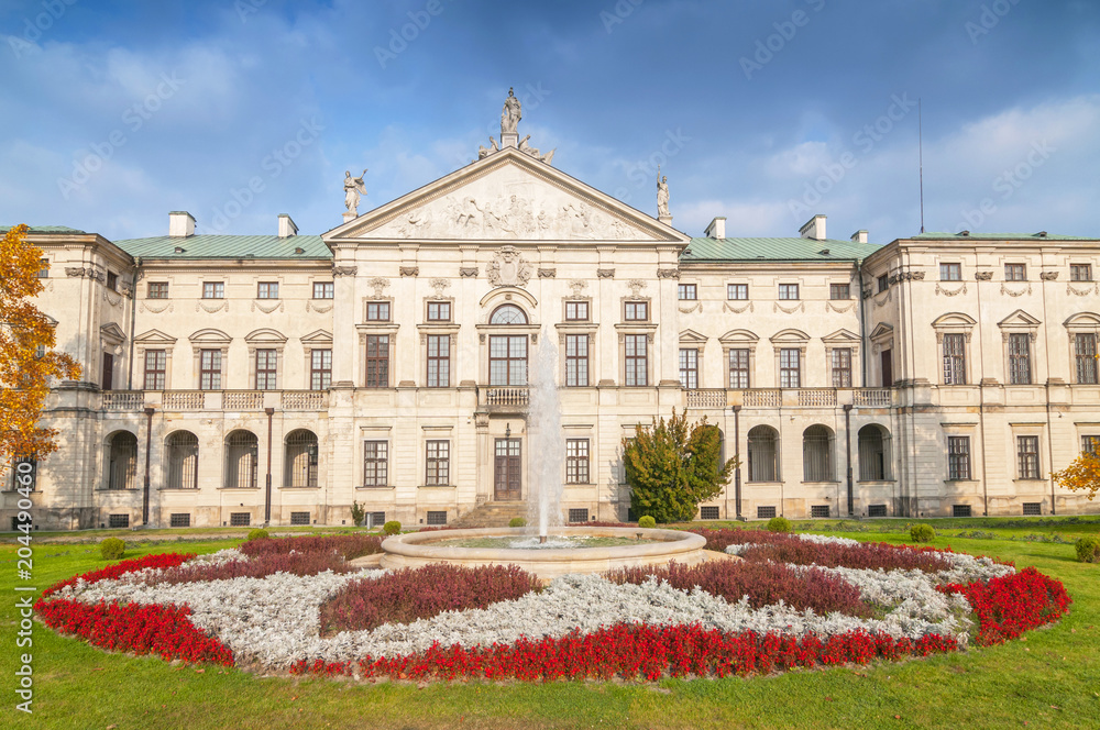 Φωτογραφία Decorative facade of Baroque style Krasinski Palace in Warsaw seen from the garden, Poland