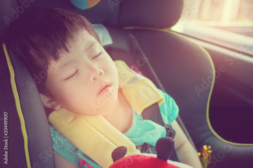 kid sleep on car, child feel sick, sleep on car seat