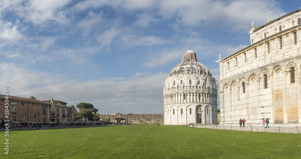 Panoramic view of the bell tower and the cathedral of Pisa