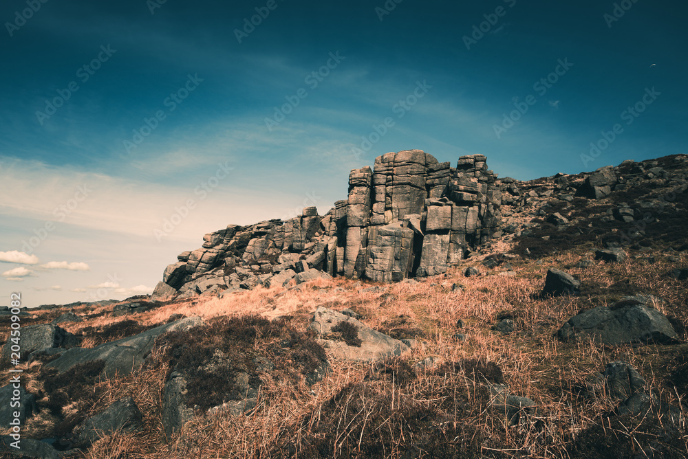 HDR segmentów skalnych, Bamford Edge, Peak District, Wielka Brytania. 