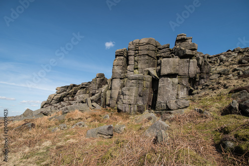 Segmenty skalne, Bamford Edge, Peak District, Wielka Brytania. 