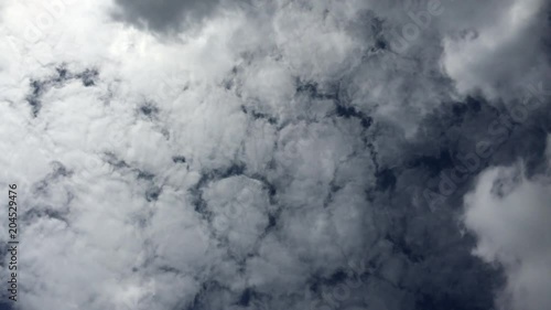 Delicate blanket of clouds covers the sky, as wisps drift by (4K)