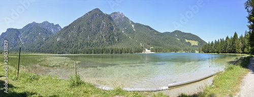 Obraz na płótnie Panorama lago di Dobbiaco w salonie