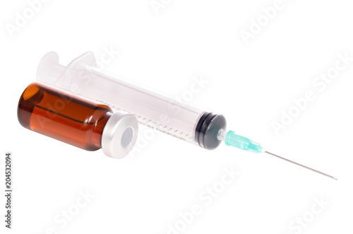 Syringe and medical ampoule