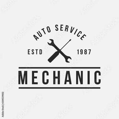 Auto mechanic service. Mechanic service logo set. Repair service auto mechanic logos. Car vintage vector logo set.