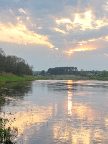 Fototapeta Naklejka Na Ścianę i Meble -  spring river in the evening