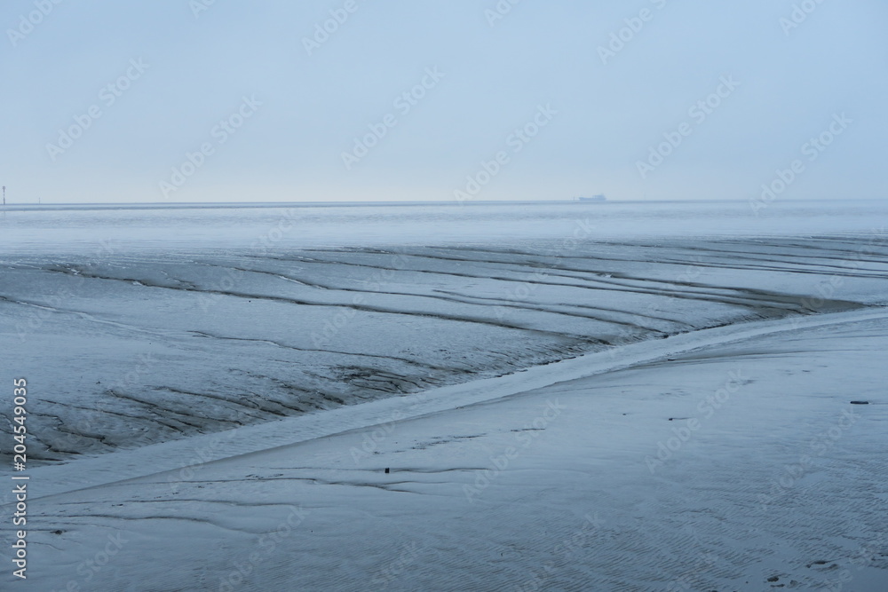 Winterstimmung über dem Watt der Nordseeküste bei Wremen (Niedersachsen) Winterstimmung über dem Watt der Nordseeküste bei Wremen (Niedersachsen)