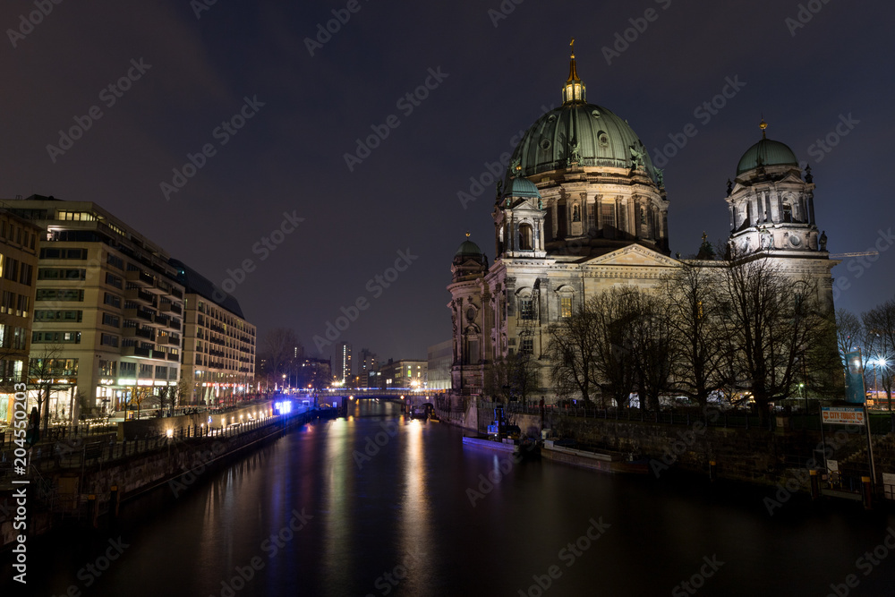 Der Berliner Dom am Abend