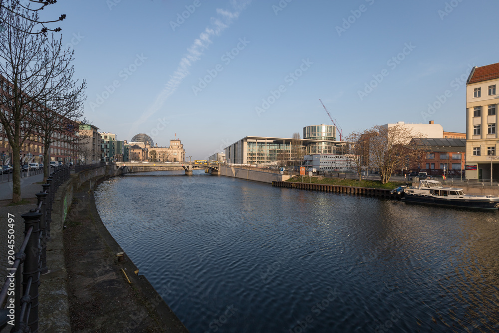 Fototapeta premium Regierungsviertel in Berlin