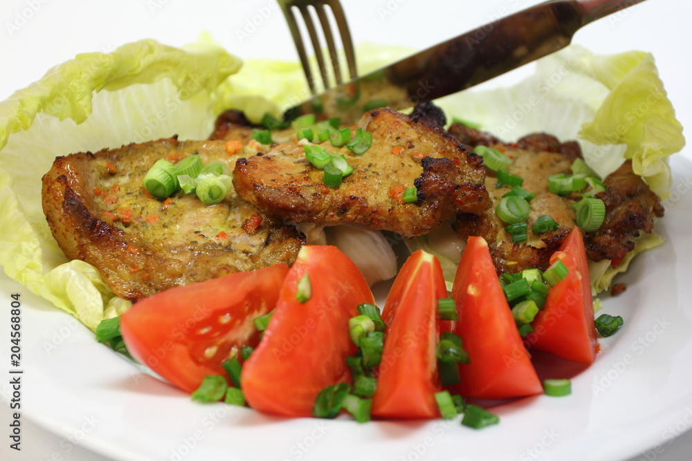 grilled pork chops with tomatoes and lettuce