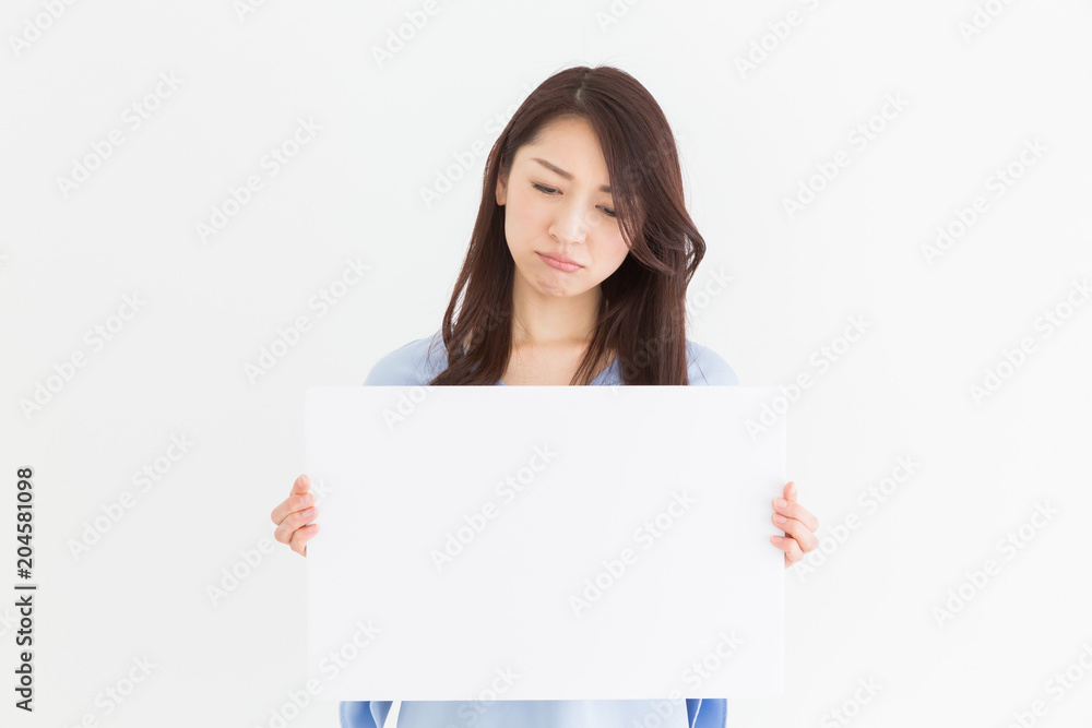 ホワイトボードを持つ女性 考える ホワイトボードを持つ女性 考える