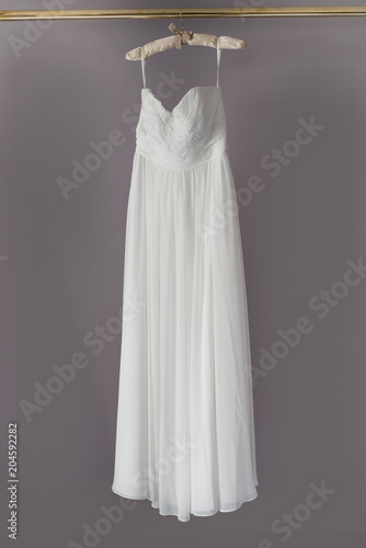 A silk bride dress © christian vinces