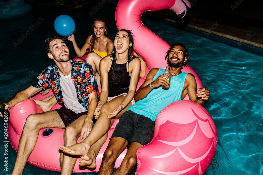 Friends partying in the pool - obrazy, fototapety, plakaty 