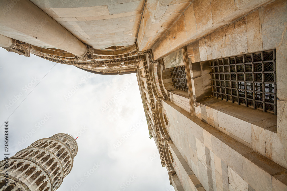 Obraz premium Pisa Cathedral, Roman Catholic cathedral dedicated to the Assumption of the Virgin Mary and the Leaning Tower of Pisa, bell tower of cathedral in Pisa, Italy.