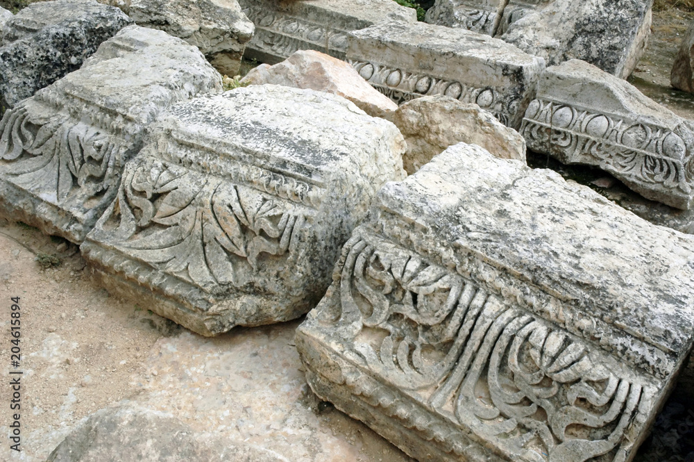 Jerash, Site archéologique, détails pierres sculptées, Jordanie Jerash, Site archéologique, détails pierres sculptées, Jordanie