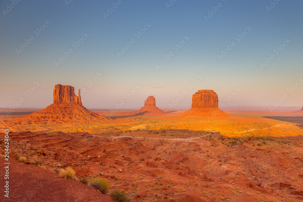 View on Merrick Butte, East and West Mitten Butte. View on Merrick Butte, East and West Mitten Butte.