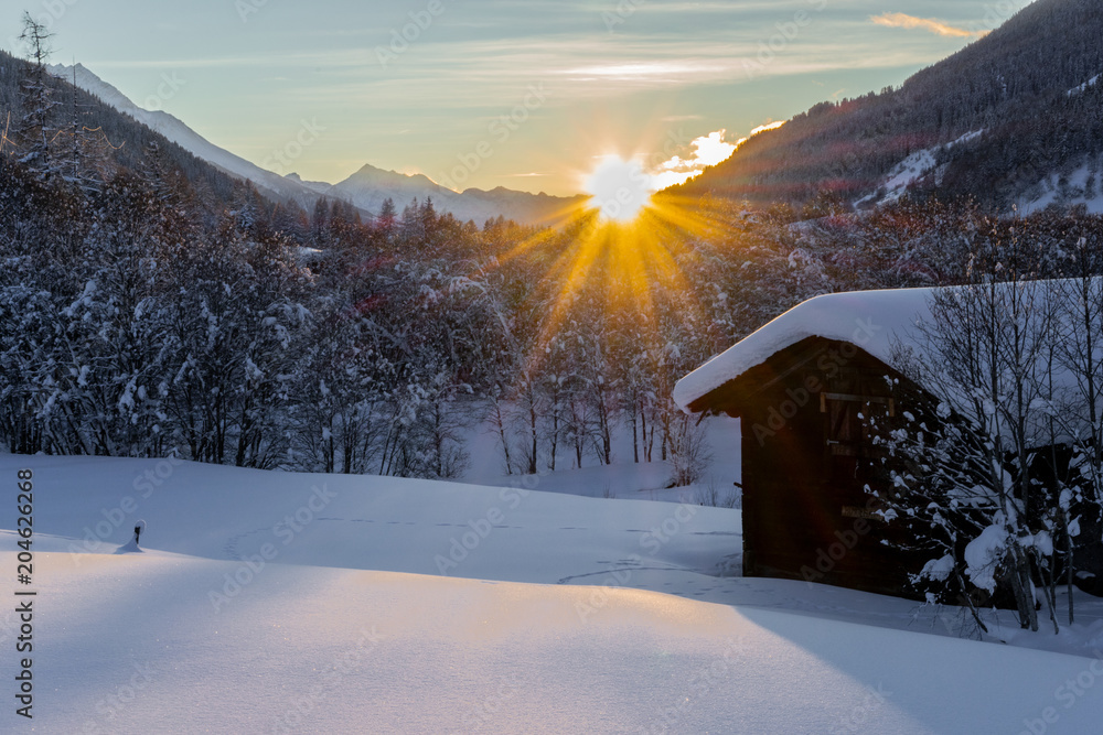 Φωτογραφία Winterlandschaft im Goms Wallis im Süden der Schweiz beim Sonnenuntergang