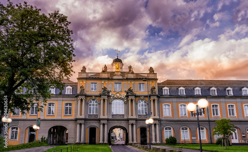 Universität Bonn zum Sonnenuntergang 