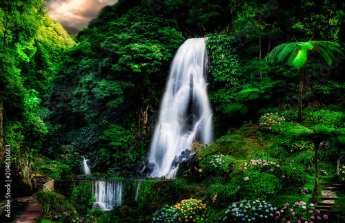 Wasserfall auf den Azoren