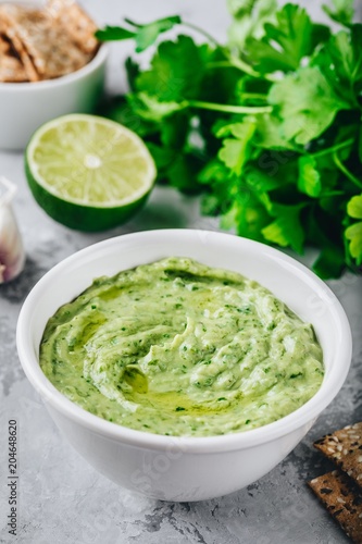 Avocado dip with cilantro and lime