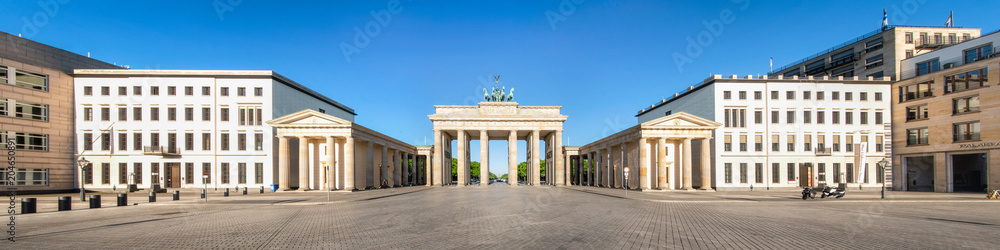 Brandenburger Tor Panorama im Sommer, Berlin, Deutschland