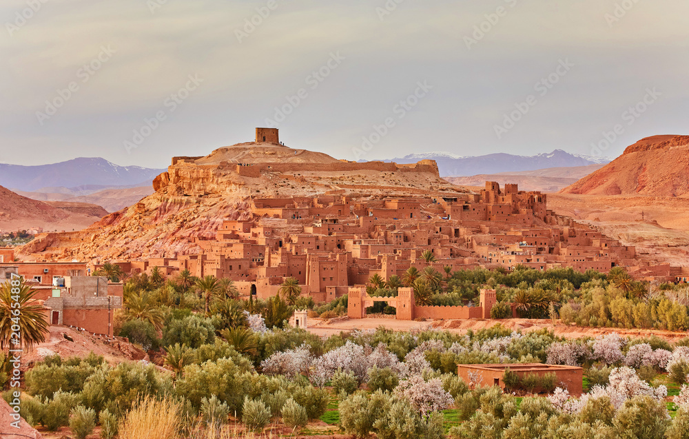 Fototapeta premium Kasbah Ait Ben Haddou w górach Atlas w Maroku. Światowego Dziedzictwa UNESCO od 1987 roku.