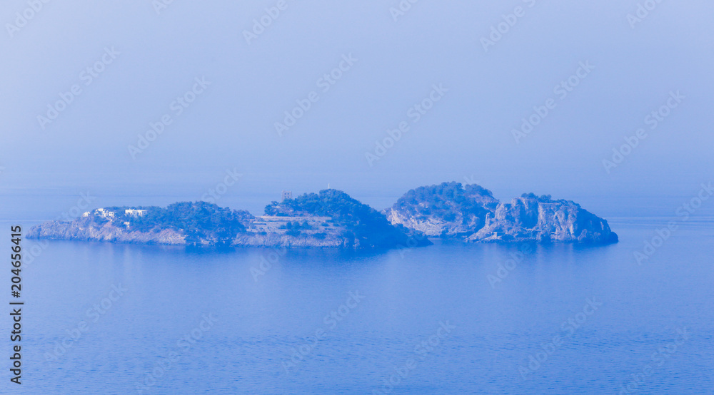 Obraz premium Vista de Li Galli, an archipelago belonging to the town of Positano, a few kilometers south of the Sorrento peninsula and consists of three islands