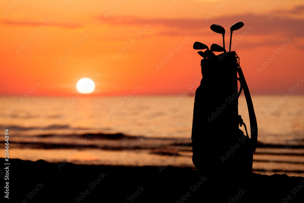 Fototapeta premium Idyllic shot of sunset and golf clubs