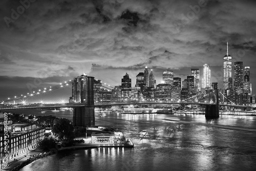 Brooklyn Bridge and Manhattan at night, New York City.