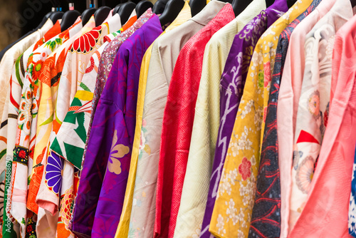 Photo Sale of colorful kimonos on the city street in Kyoto, Japan