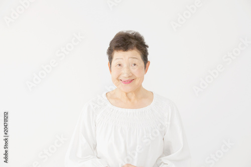 高齢者 女性 笑顔