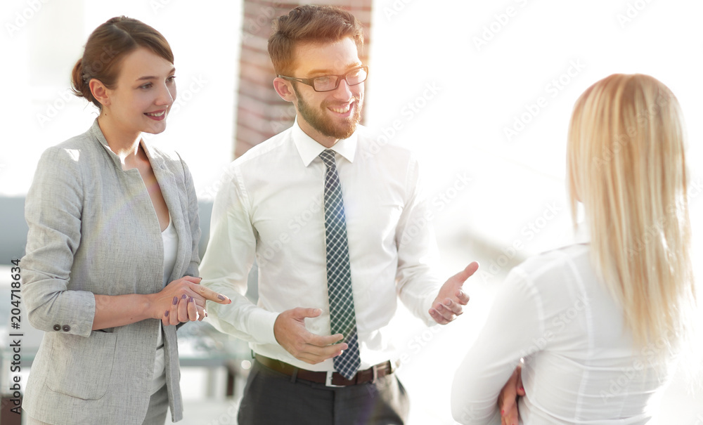 Obraz premium Manager and business team talking in the office.