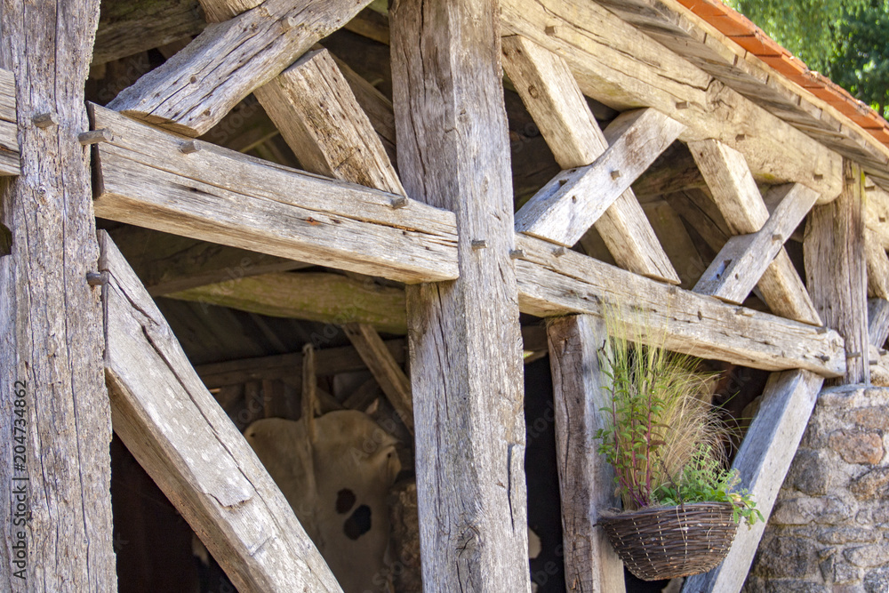 Colombages sur devanture bois de maison médiévale
