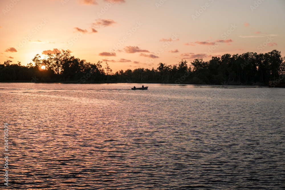Obraz premium Silhouette of african unrecognizable african fishermen boat or canoe at sea with beautiful sky. Amazing seascape