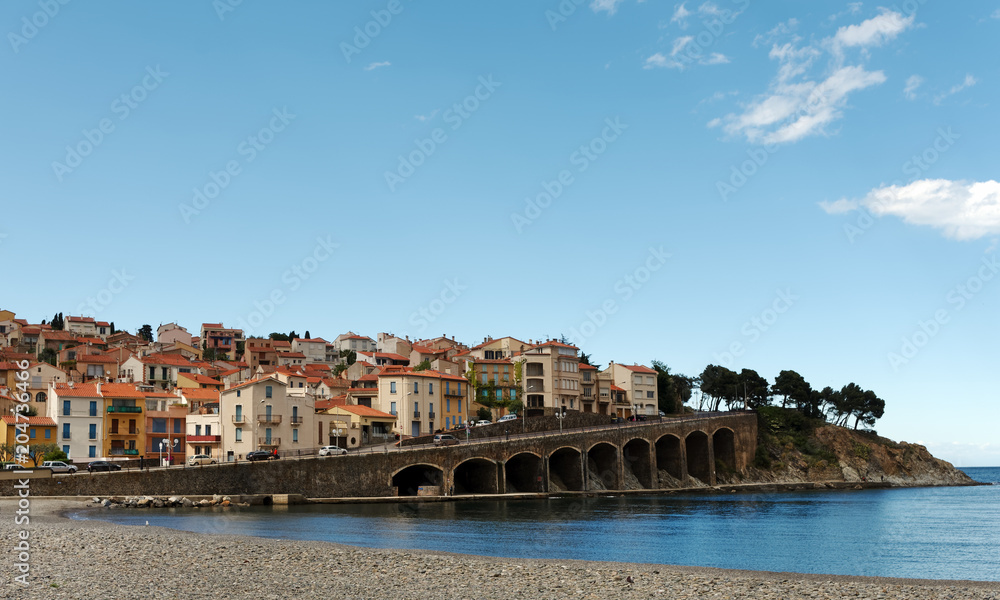 Fototapeta premium Miasto Banyuls na wybrzeżu Vermeil