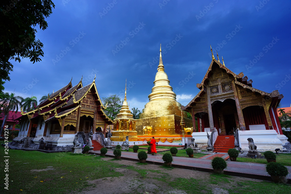 Fototapeta premium Wat Phra Singh w Chiang Mai w Tajlandii.