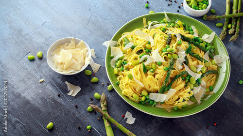 Obraz na plátne Pasta tagliatelle with asparagus, peas, beans and parmesan cheese on top