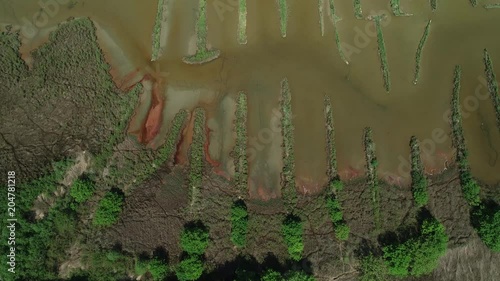 Drone en Bretagne. 4k - Survol et travelling. Vue aerienne. Texture. Marais. Réserve naturelle