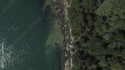 Drone en Bretagne. 4k - Survol et travelling. Côte et forêt - Forest and coast - Beautiful sea.