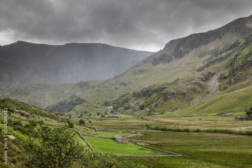 Regenwolken im Nationalpark Snowdonia - Wales