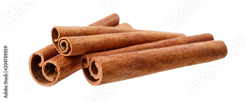 Billede på lærred Cinnamon sticks isolated on white background without shadow