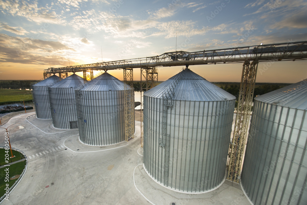 metal tanks for storage of grain (elevator) - obrazy, fototapety, plakaty 