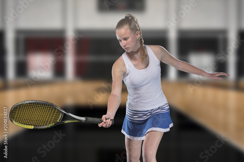 Female tennis player reaching to hit the tennis ball on court © FS-Stock
