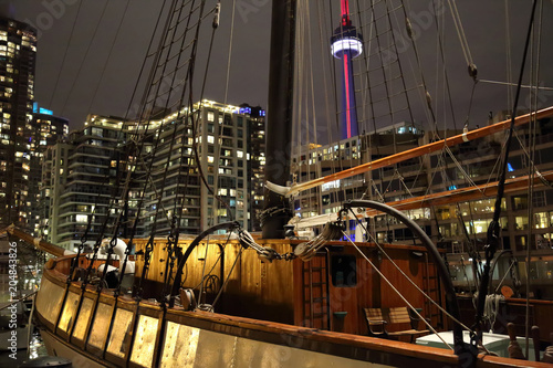 Canvas Print TORONTO, CANADA-MARCH 16, 2018: View from Ontario lake harbor at Toronto downtow
