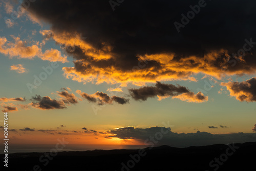 Sonnenuntergang mit Wolken am Himmel © Robert Kneschke