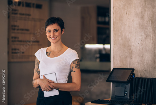 Photos Female waitress working in a restaurant