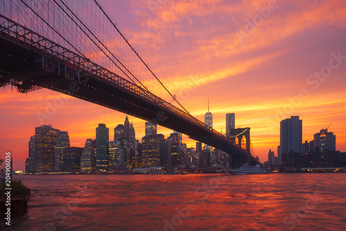 New-York skyline and Brooklyn bridge at sunset © Beboy