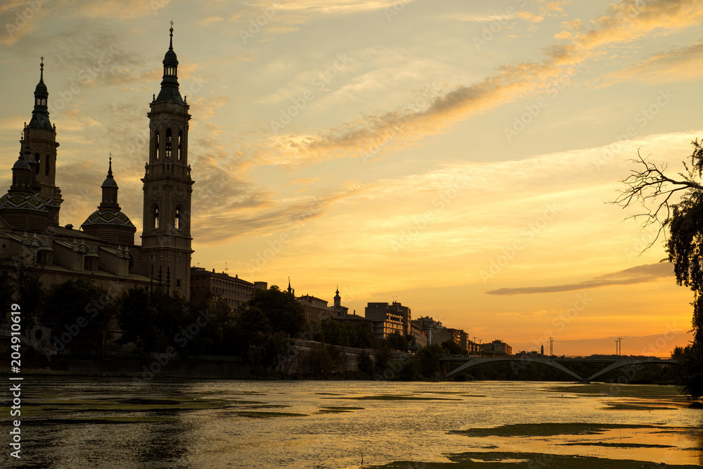 Fototapeta premium Ebro River and Cathedral in Zaragoza, Spain