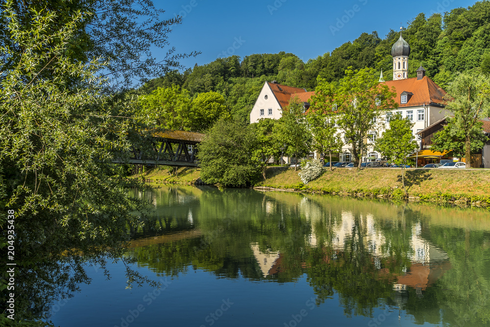 Stadtbild Wolfratshausen an der Loisach im Frühling